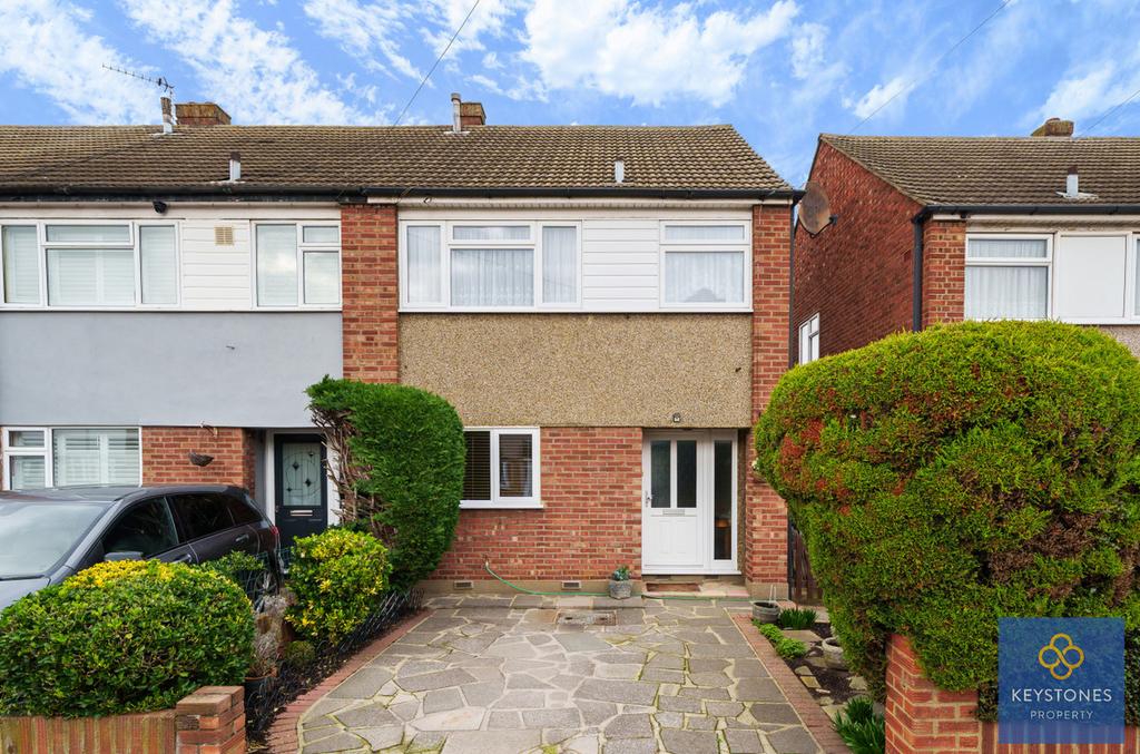 Birch Close, Romford, RM7 3 bed end of terrace house for sale £400,000