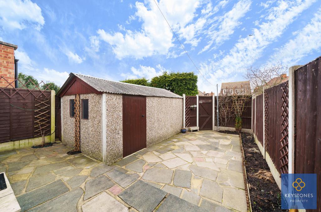 Birch Close, Romford, RM7 3 bed end of terrace house for sale £400,000