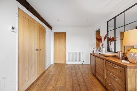 4 bedroom barn conversion for sale - Thong Lane, Gravesend, DA12