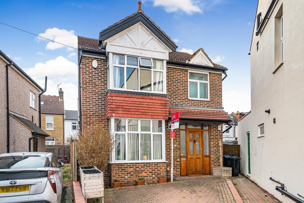 Adela Avenue, Motspur Park 3 bed detached house for sale £800,000