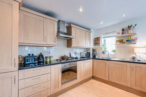 2 bedroom apartment for sale, London Road, Leigh-on-Sea, SS9