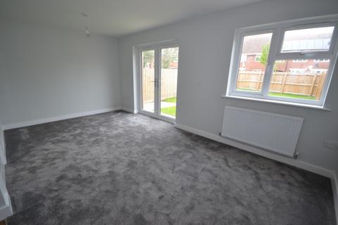 3 bedroom semi-detached house to rent, Field Close, Cottingham HU16