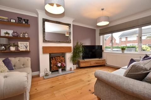 3 bedroom semi-detached house for sale - St. Annes Drive, East Riding of Yorkshire HU16