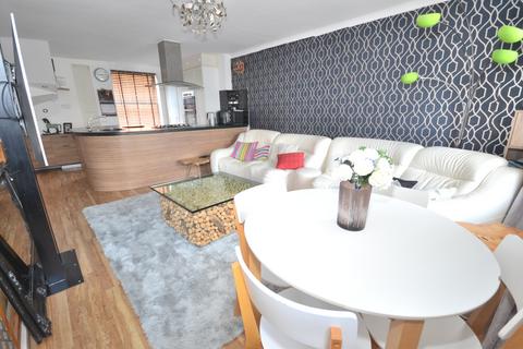 3 bedroom townhouse for sale, Lock Keepers Court, Hull HU9