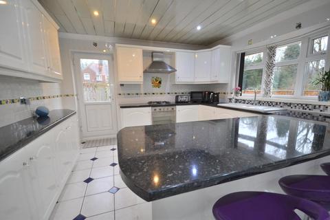 4 bedroom detached bungalow for sale, The Fairways, Hull HU8