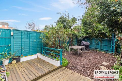 169 Wheat Sheaf Close, London, E14 9UZ
