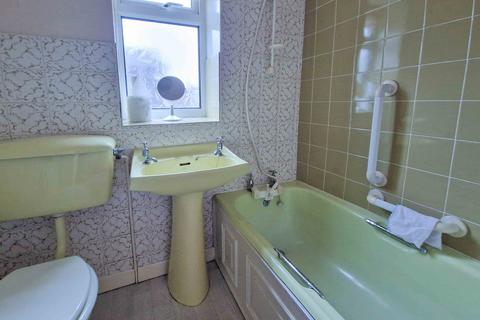 54 Breeze Hill Road, Oldham, OL4 5JF
