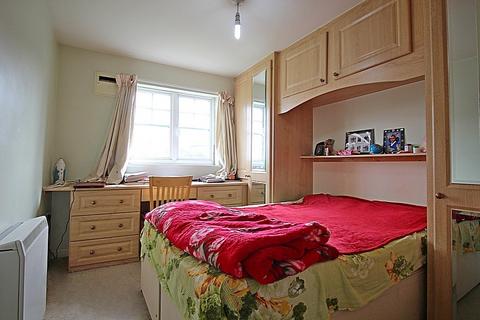2 bedroom flat to rent - Perkin Close,  Hounslow, TW3