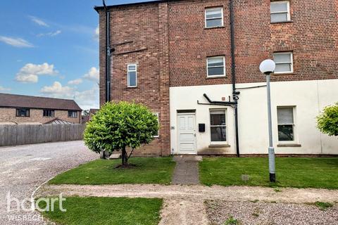 3 bedroom townhouse for sale, Orchard Park, Holbeach
