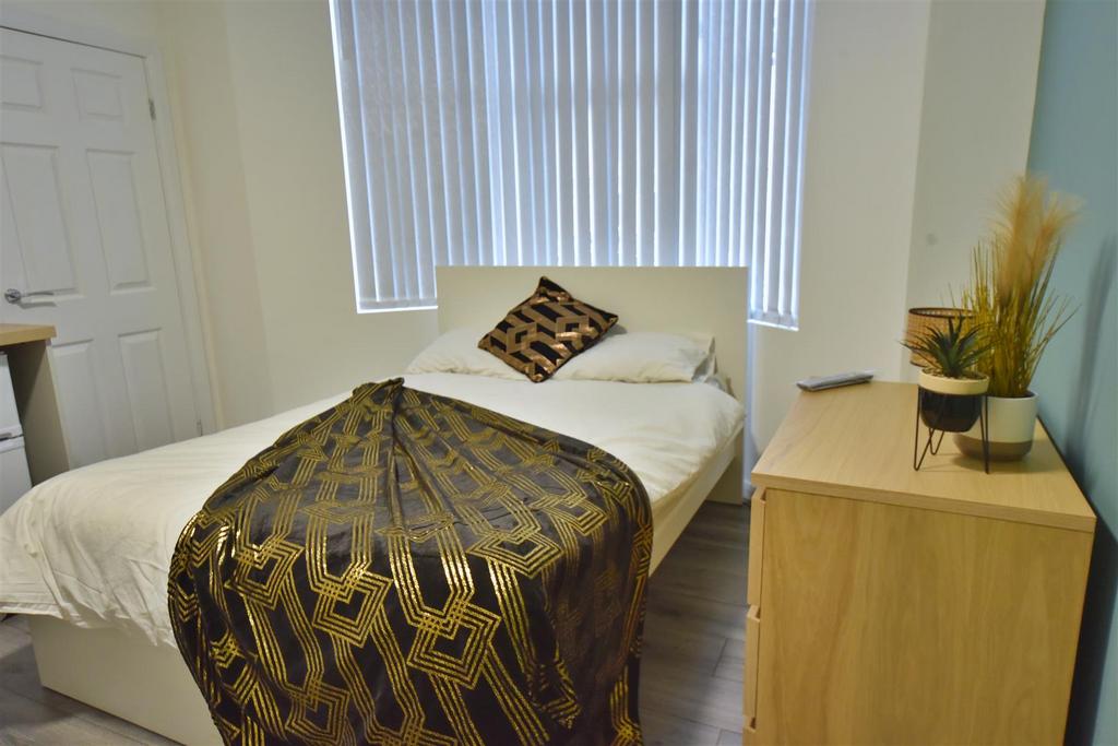 165 AR Room01 01.JPG