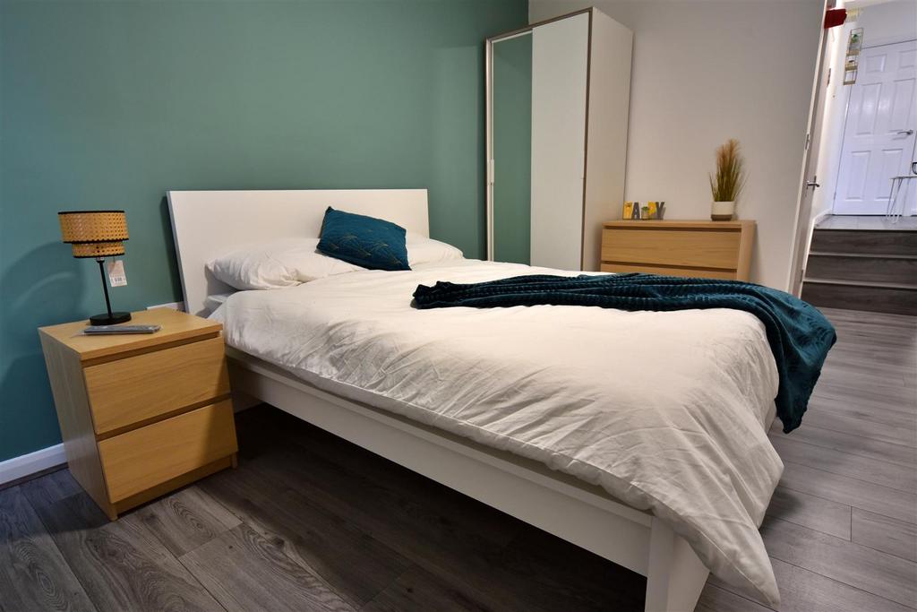 165 AR Room14 06.JPG