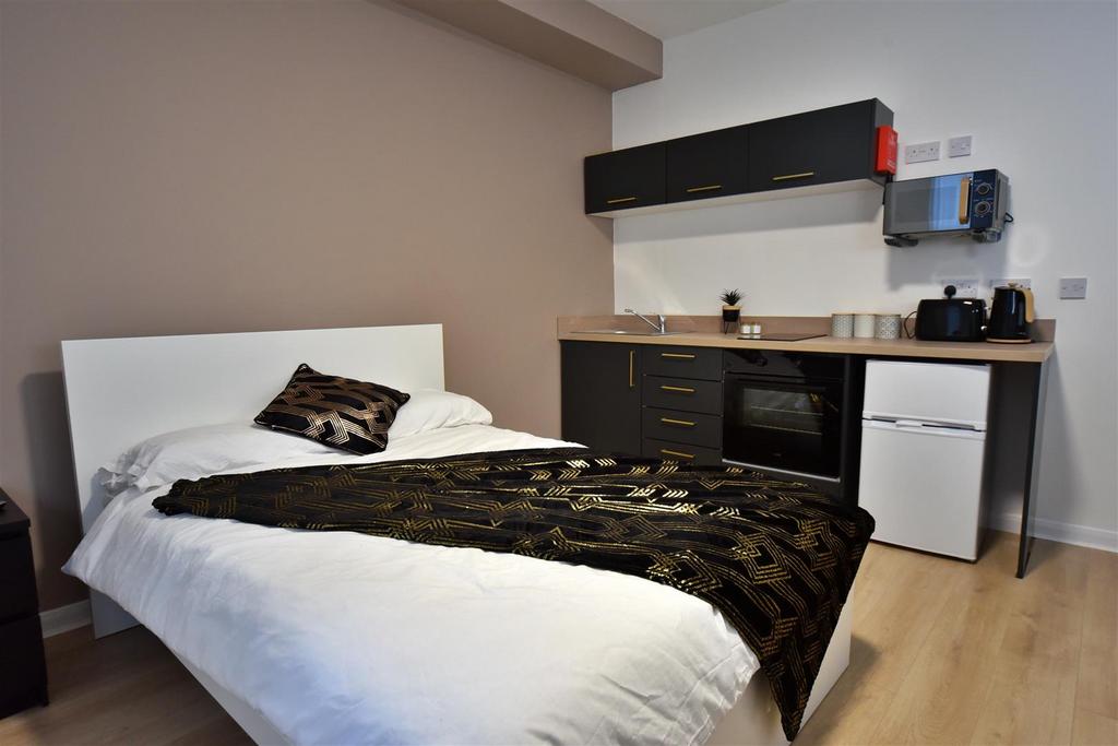 165 AR Room13 02.JPG