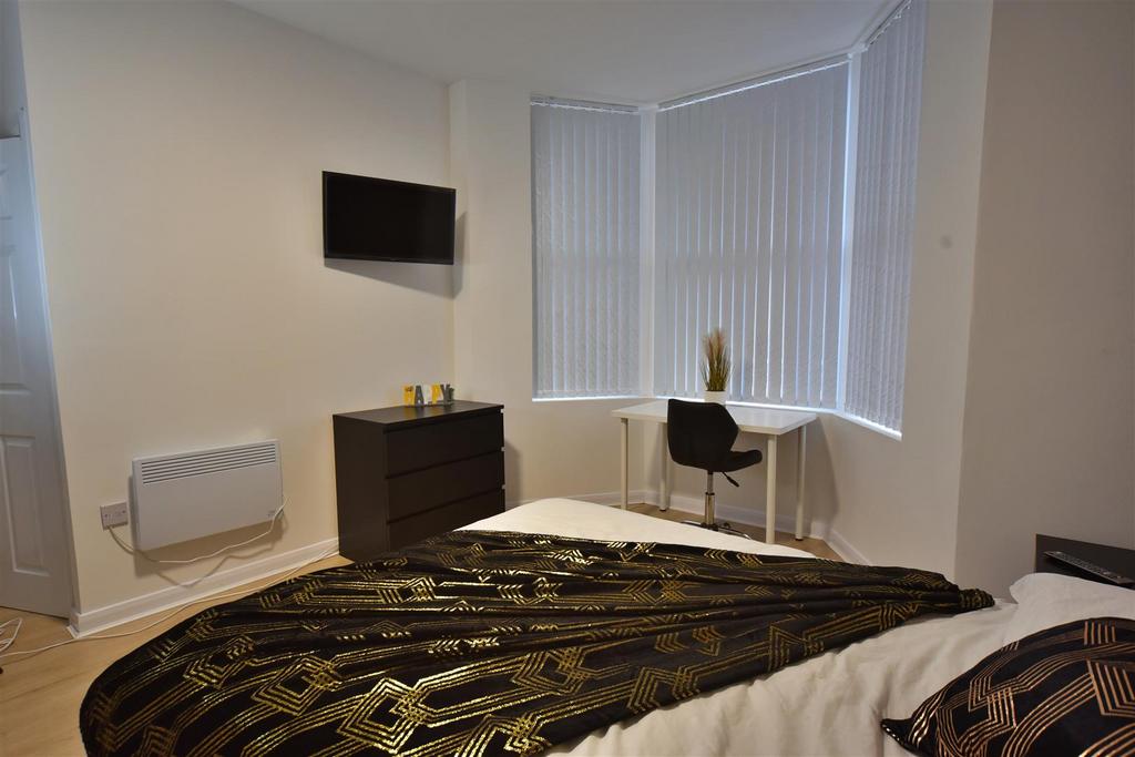 165 AR Room13 03.JPG