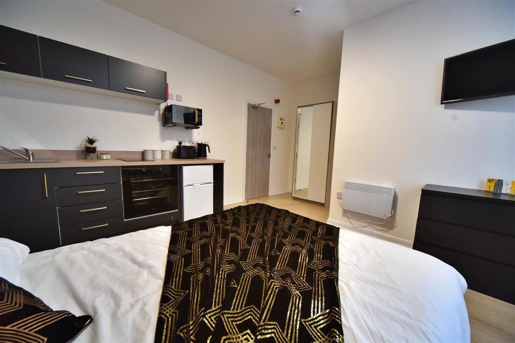 165 AR Room13 06.JPG