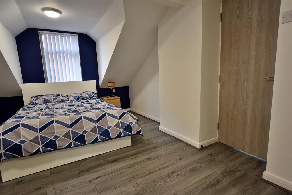 165 AR Room17 01.JPG