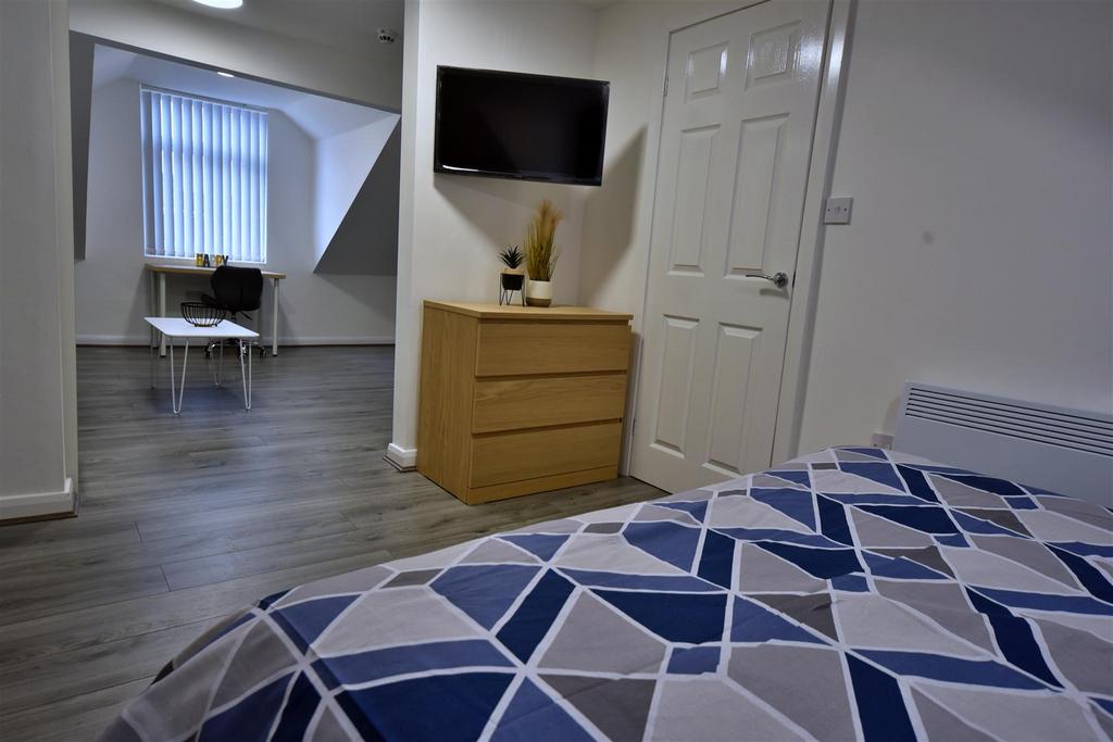 165 AR Room17 02.JPG