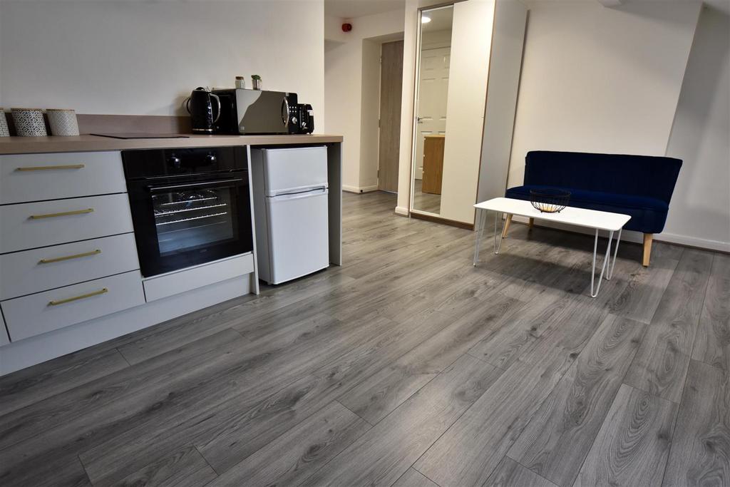 165 AR Room17 03.JPG