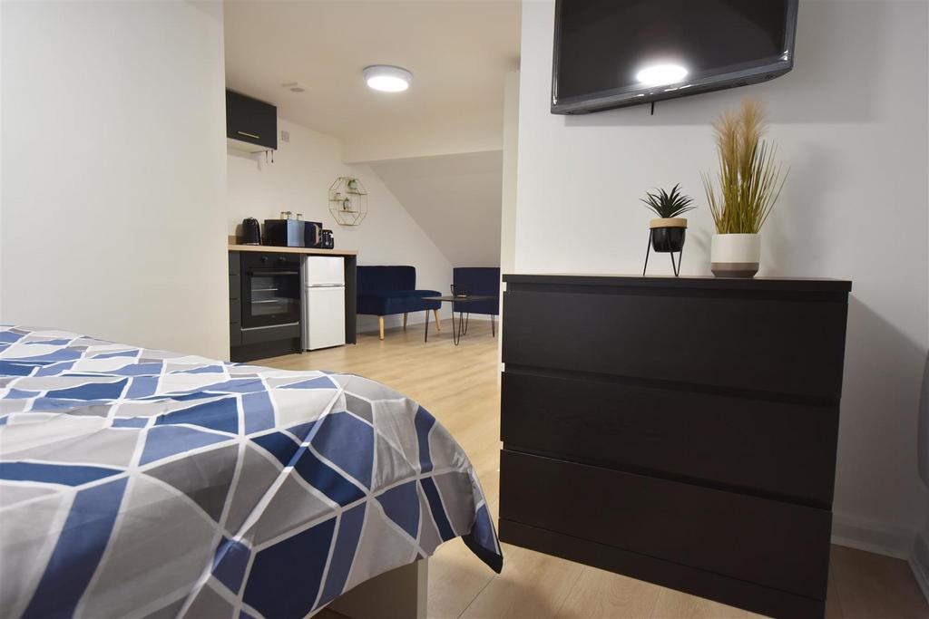 165 AR Room16 07.JPG