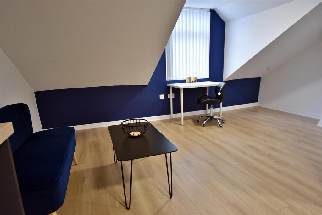 165 AR Room16 03.JPG