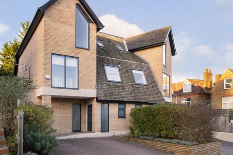 27 High View Close, London, SE19 2DS