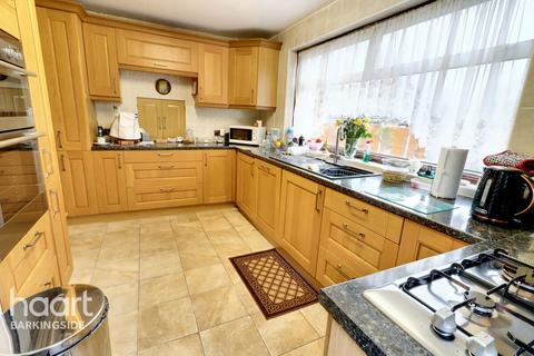 4 bedroom semi-detached house for sale, Longwood Gardens, Clayhall