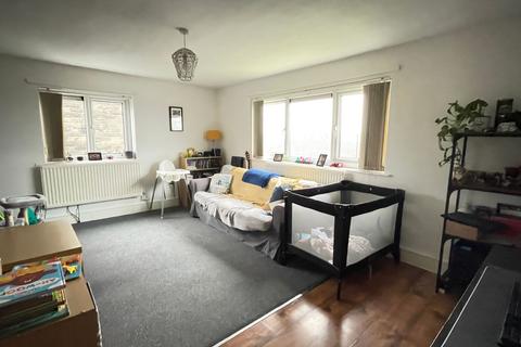 2 bedroom apartment for sale, Chestnut Avenue, Stocksbridge, S36