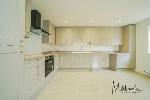 4 bedroom semi-detached house to rent, Leigh Road, Atherton, Manchester, M46 0LX