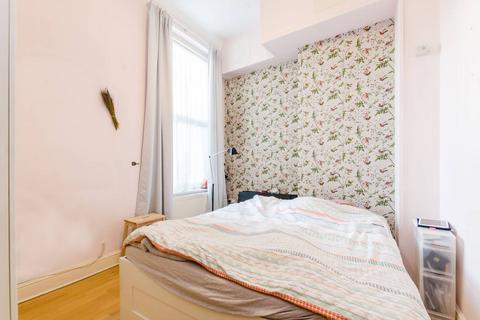 1 bedroom flat to rent - Electric Avenue, Brixton, London, SW9