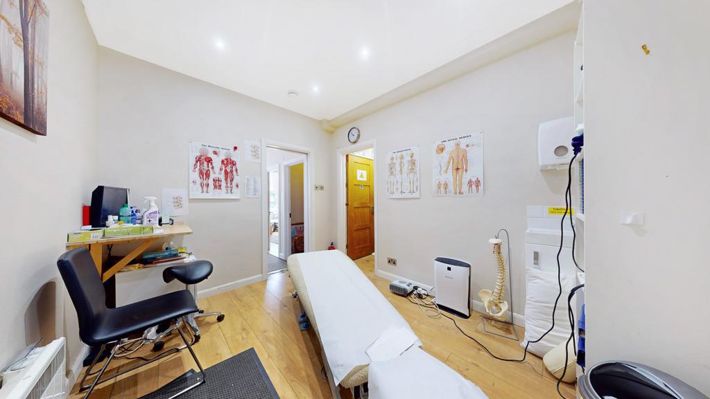 Northfield Avenue, Ealing, London, W13 Property to rent £1,416 pcm (£