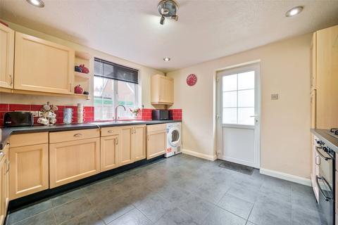 2 bedroom bungalow for sale, Park Road, Berkshire GU47