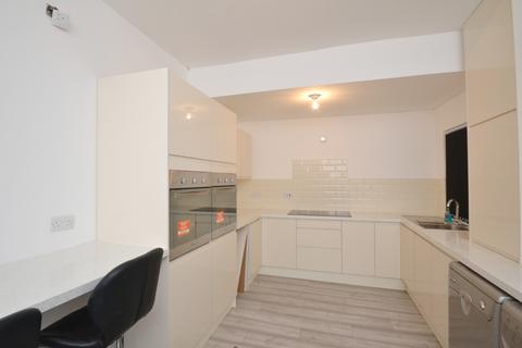 6 bedroom terraced house to rent, Cawdor Road, Manchester M14