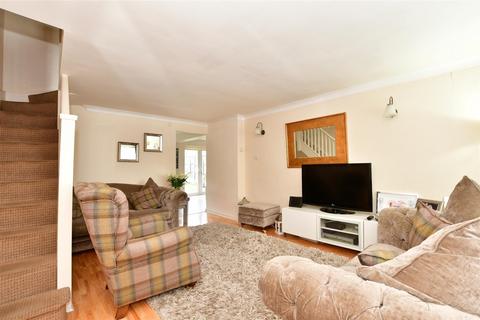 4 bedroom semi-detached house for sale - Woodrush Way, Chadwell Heath, Essex
