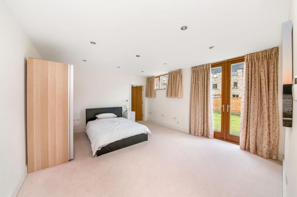 Ground floor bedroom (5)