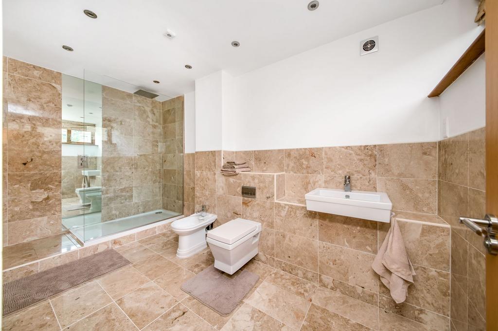 Ground floor bedroom en suite shower room