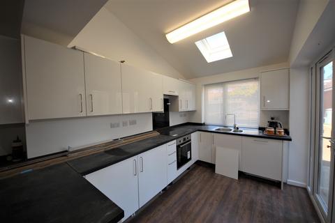 1 bedroom in a house share to rent, Dolbery Road North, Poole,