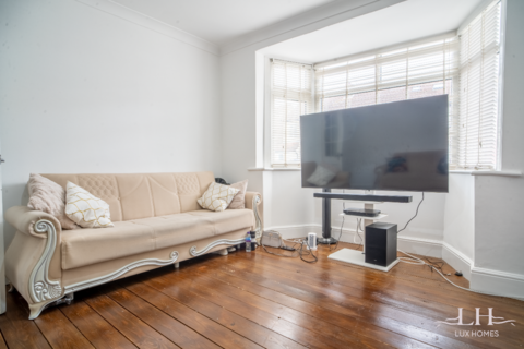 undefined, Strathmore Gardens, Hornchurch