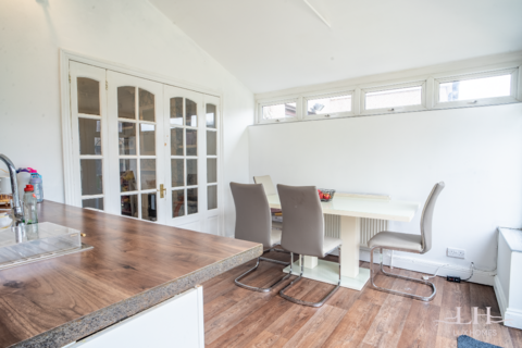 4 bedroom terraced house for sale, Strathmore Gardens, Hornchurch