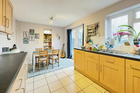 1 Heathview, Hook, RG27 9JW