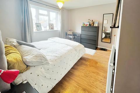 1 Heathview, Hook, RG27 9JW