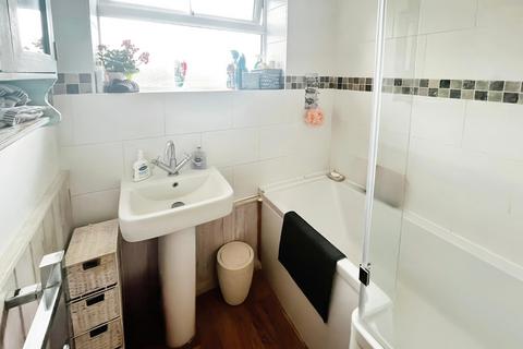 1 Heathview, Hook, RG27 9JW