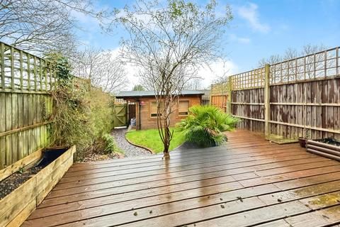 1 Heathview, Hook, RG27 9JW