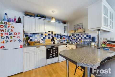 1 bedroom apartment for sale, Rosefield Road, Staines-upon-Thames, Surrey, TW18