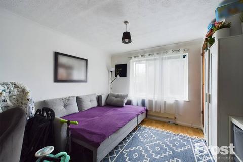 1 bedroom apartment for sale, Rosefield Road, Staines-upon-Thames, Surrey, TW18