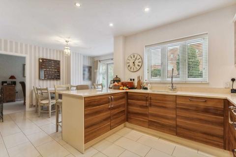 5 bedroom detached house for sale, Harlech Road, Pitstone