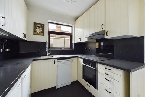 2 bedroom flat for sale, Upper Wickham Lane, Welling, Kent, DA16