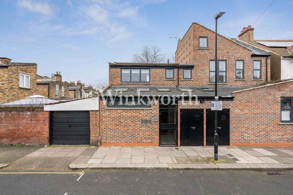 Chalgrove Road, London, N17 2 bed semidetached house for sale £489,995