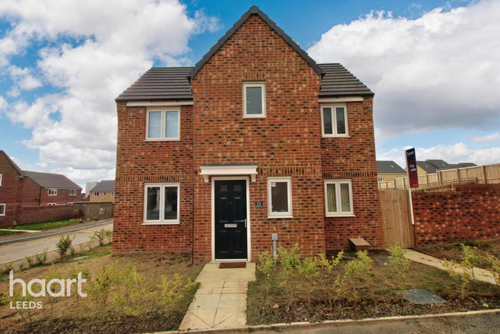 Blencarn Drive, Leeds 3 bed detached house for sale £250,000