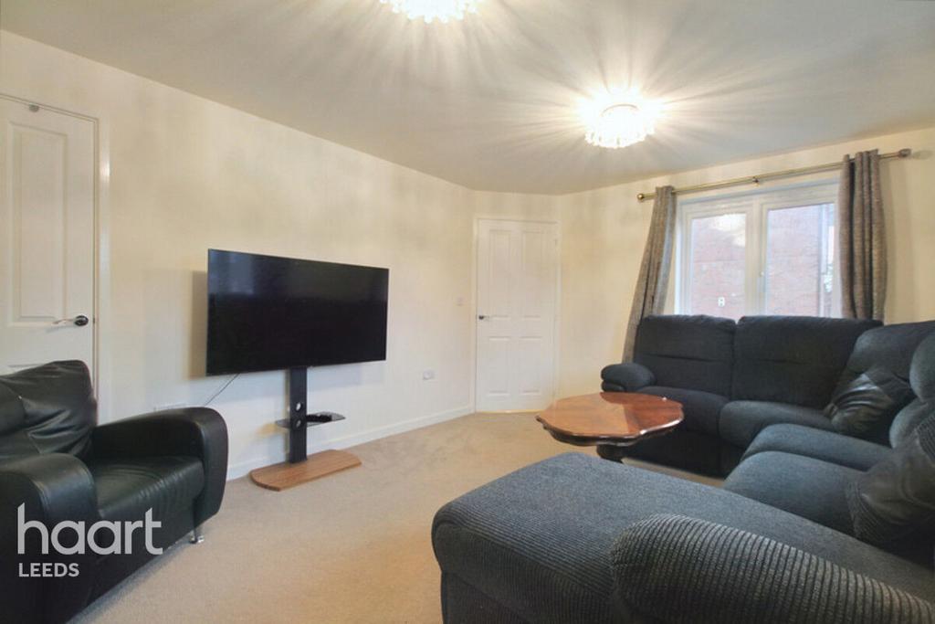 Blencarn Drive, Leeds 3 bed detached house for sale £250,000