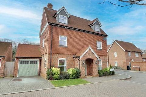 4 bedroom detached house for sale, Redshank Crescent, Chineham, Basingstoke, Hampshire, RG24