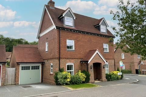 4 bedroom detached house for sale, Redshank Crescent, Chineham, Basingstoke, Hampshire, RG24